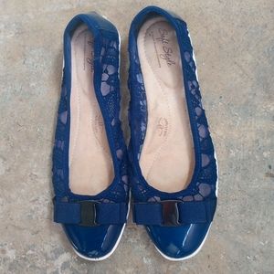 Women's shoes